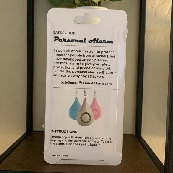 SafeSound personal alarm keychain - Picture 2 of 2